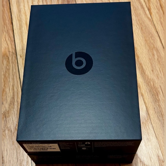 Beats Solo3 Wireless Headphones - Black - Picture 5 of 6